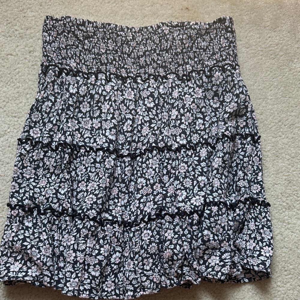 American Eagle Outfitters Black and White Floral Mini Skirt